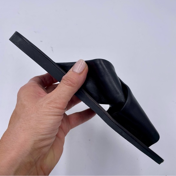 NEW Everlane Black Leather Day Crossover Sandal in Size 5.5 - Picture 7 of 11